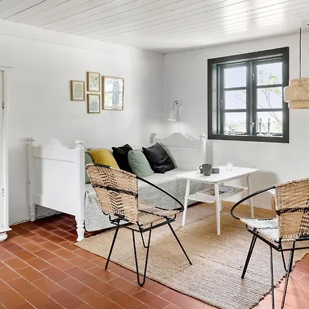3 Bedroom Lovely In Holiday home